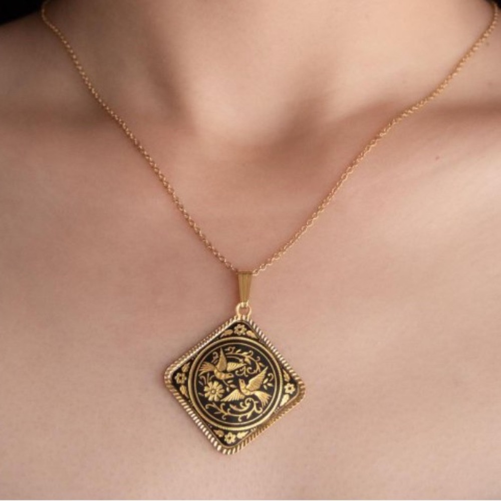Necklace Elegant Gold and‎ Black Pendant Necklace Spanish Demascus birds